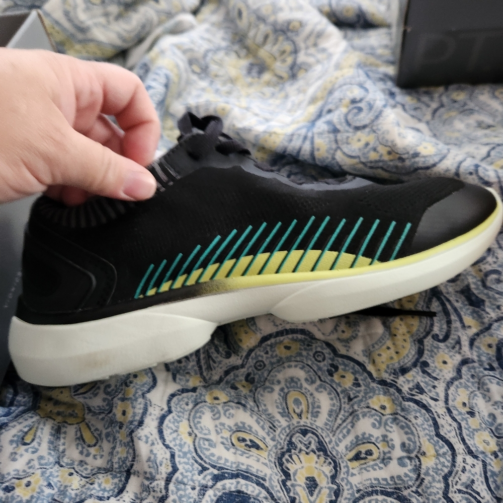 Vionic sneakers